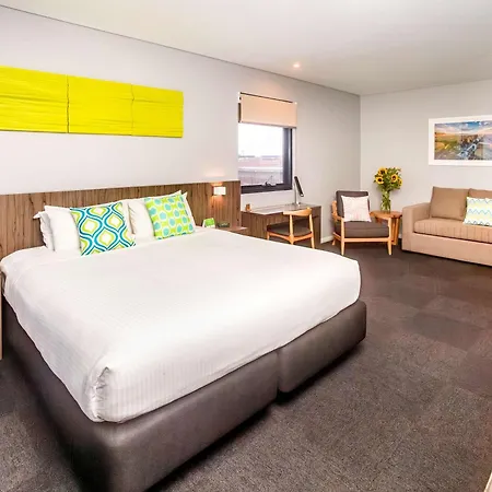 Ibis Styles The Entrance Hotel Exterior photo